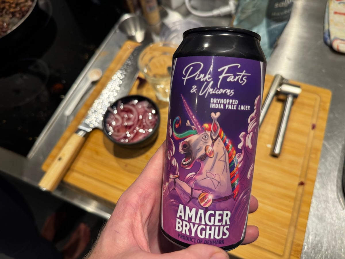 Dåse Pink Farts & Unicorns fra Amager Bryghus med lilla etiket og tegnet enhjørning